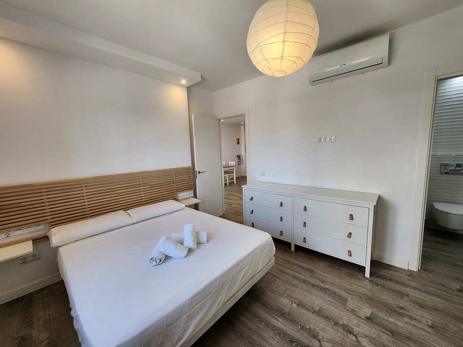 Moderne renoveret lejlighed med terrasse og udsigt i hjertet af Nerja