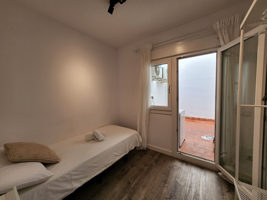 Moderne renoveret lejlighed med terrasse og udsigt i hjertet af Nerja
