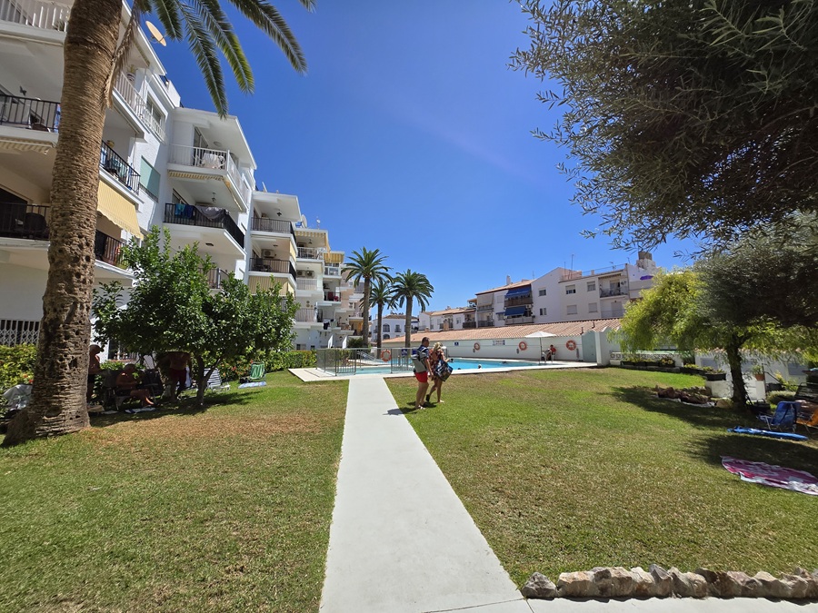 Smuk lejlighed med pool i Parador-området i Nerja