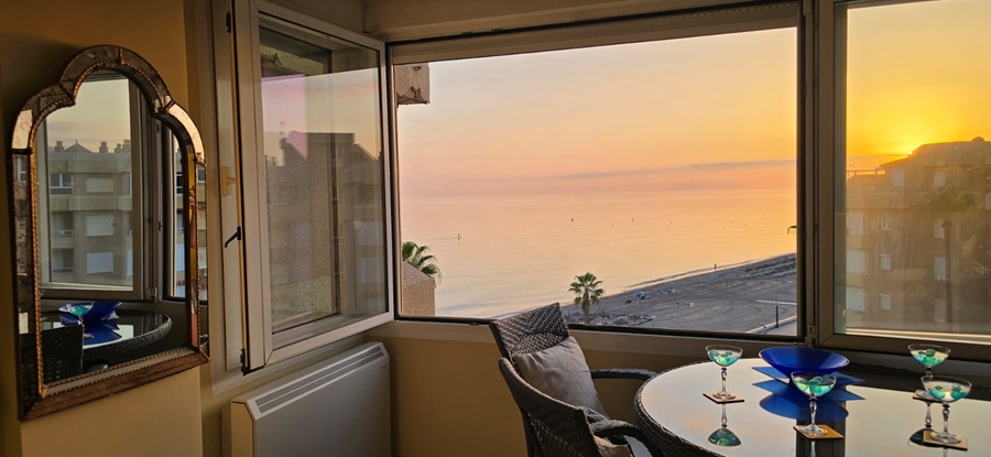 Charmant appartement aan het strand in Torrox Costa