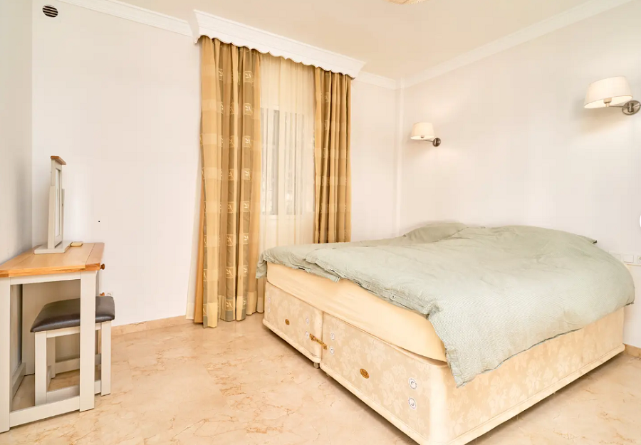 Kaunis tilava huvila Nerjassa, josta on upeat merinäköalat ja oma uima-allas.