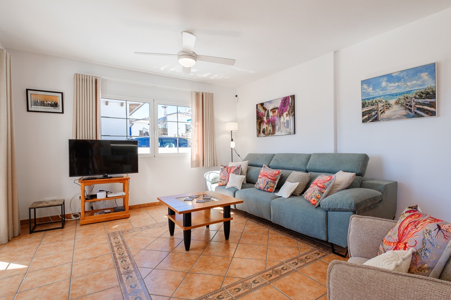 Fritliggende villa med privat pool og havudsigt i El Mirador de las Lomas - Frigiliana