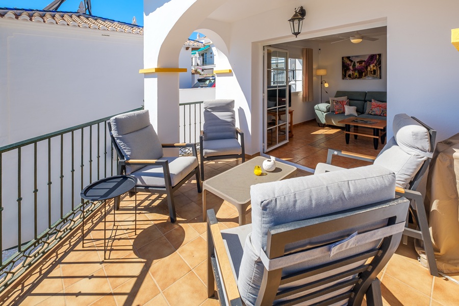 Fritliggende villa med privat pool og havudsigt i El Mirador de las Lomas - Frigiliana