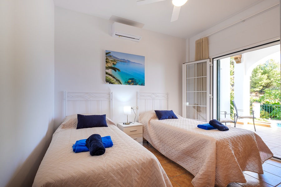 Fritliggende villa med privat pool og havudsigt i El Mirador de las Lomas - Frigiliana