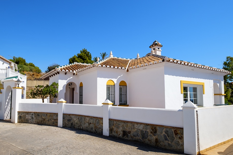 Fritliggende villa med privat pool og havudsigt i El Mirador de las Lomas - Frigiliana