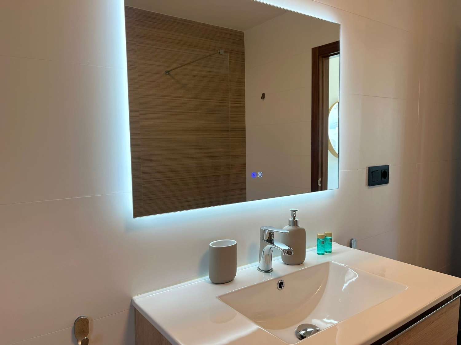 Imponerende fritliggende villa med havudsigt, privat pool og ideel beliggenhed nær Playa Burriana – Nerja