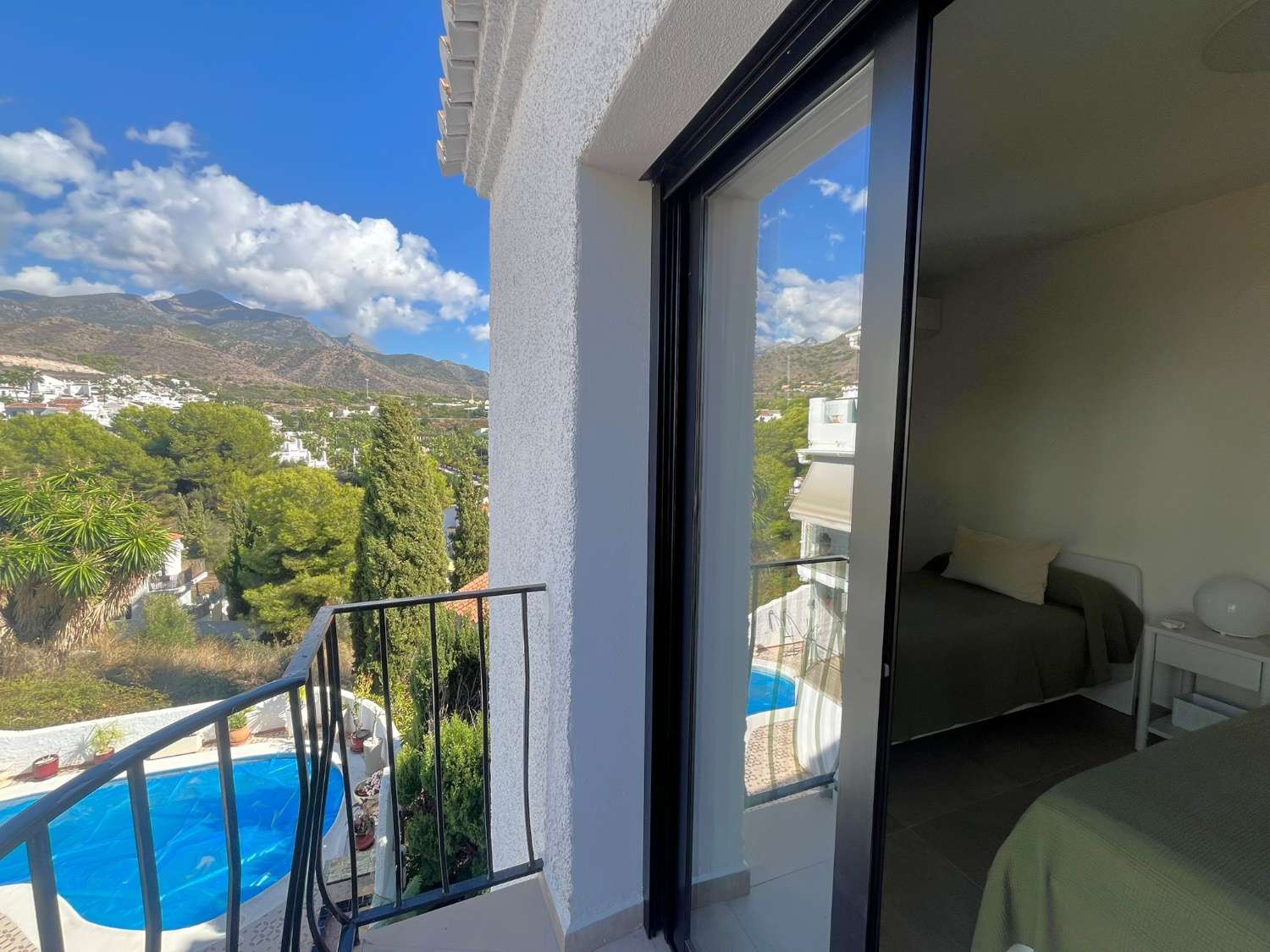 Imponerende fritliggende villa med havudsigt, privat pool og ideel beliggenhed nær Playa Burriana – Nerja