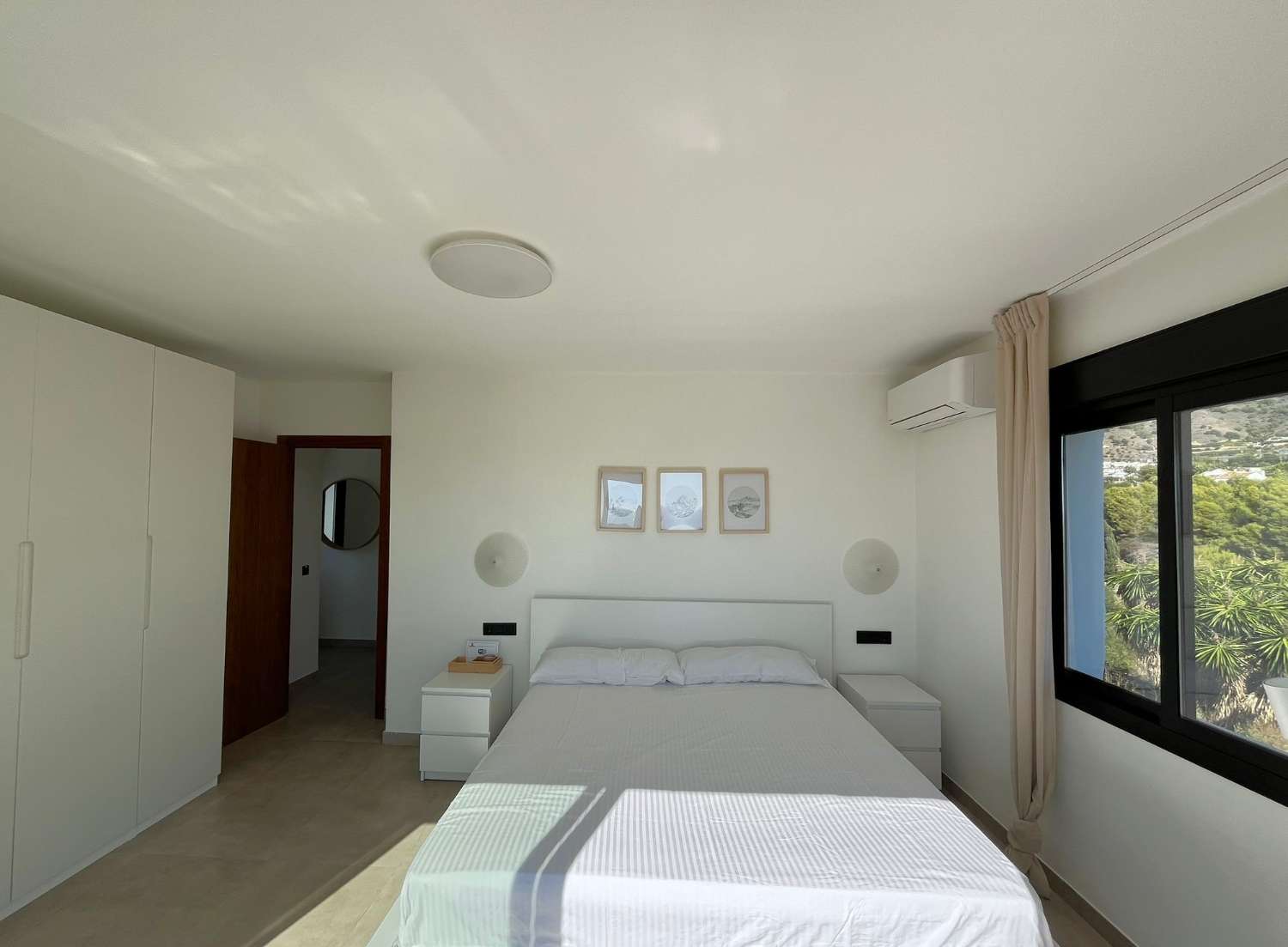 Imponerende fritliggende villa med havudsigt, privat pool og ideel beliggenhed nær Playa Burriana – Nerja