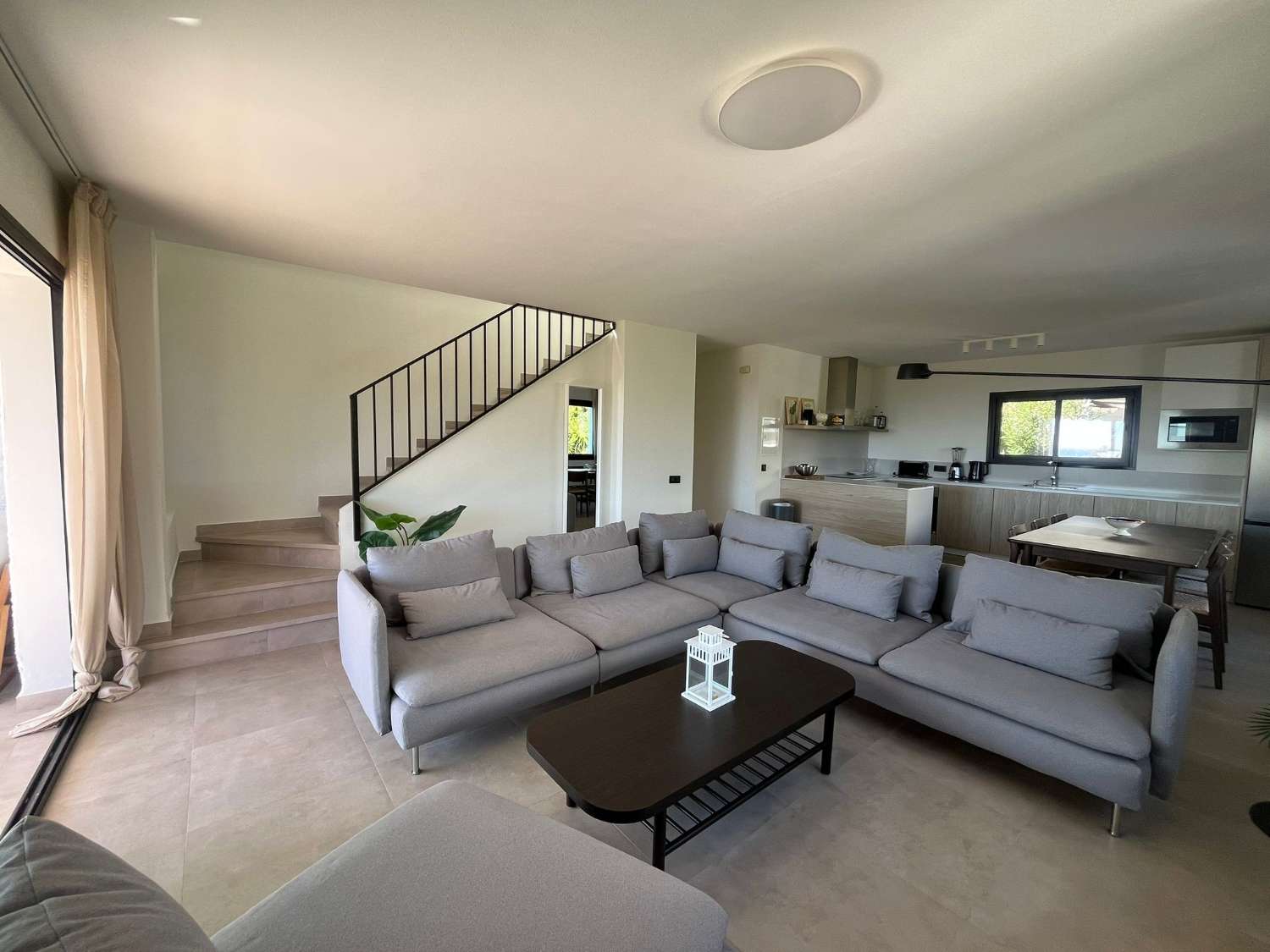 Imponerende fritliggende villa med havudsigt, privat pool og ideel beliggenhed nær Playa Burriana – Nerja