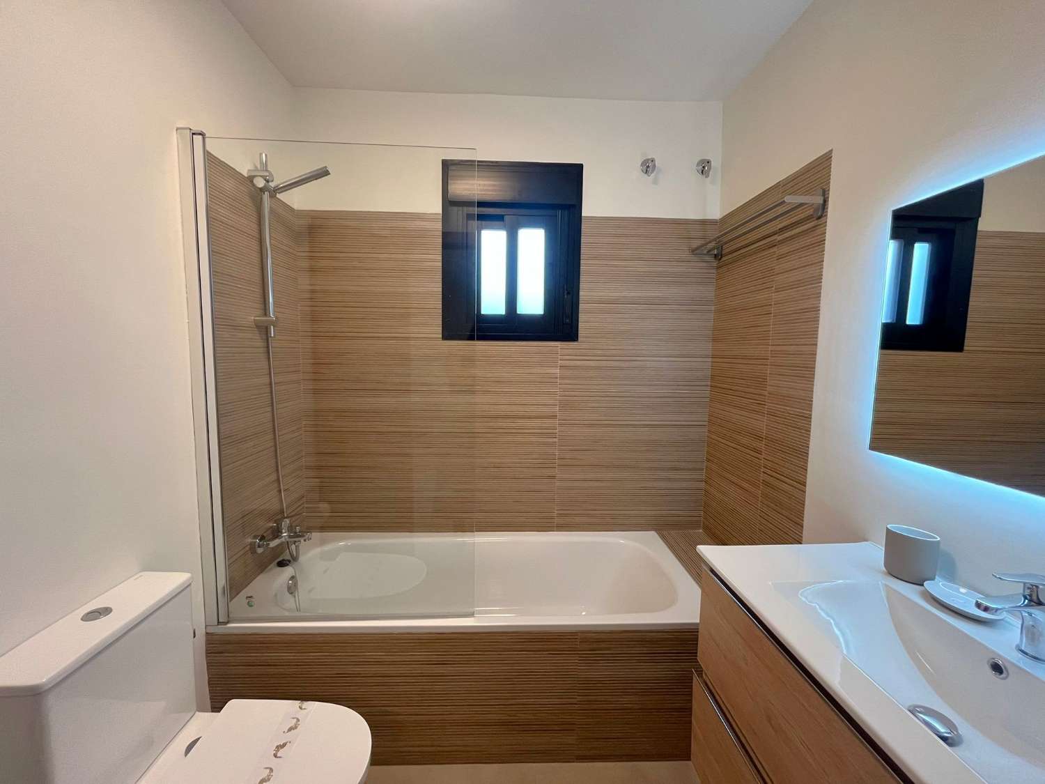 Imponerende fritliggende villa med havudsigt, privat pool og ideel beliggenhed nær Playa Burriana – Nerja