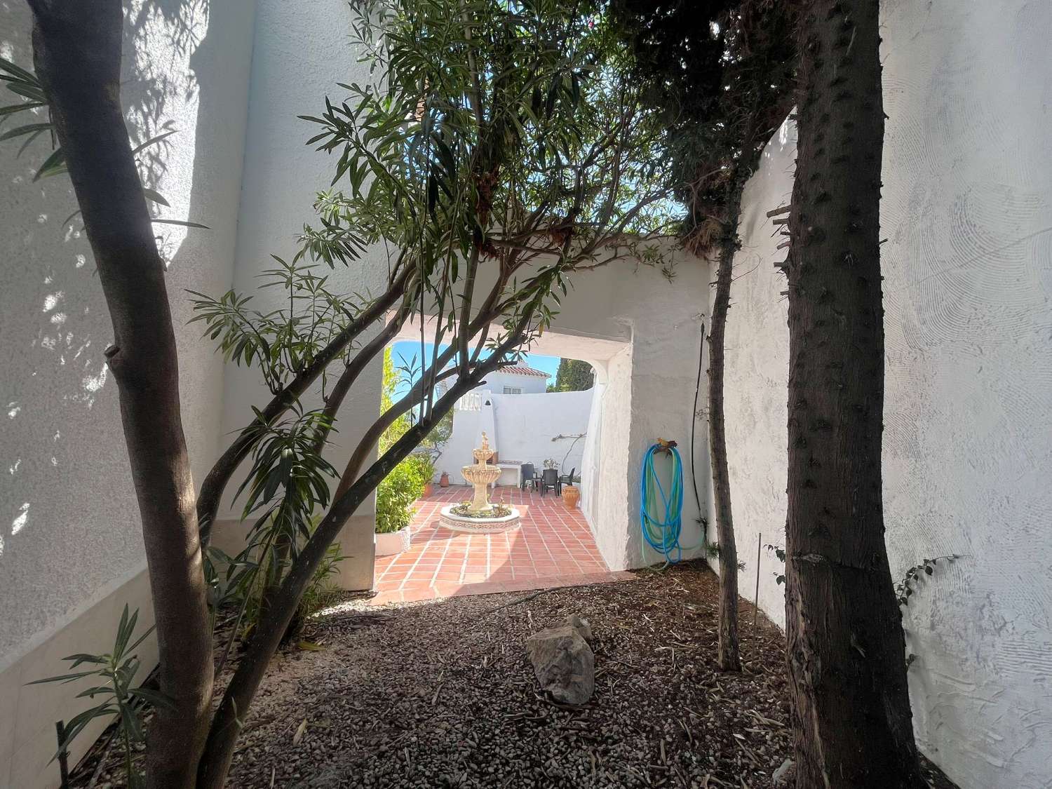 Imponerende fritliggende villa med havudsigt, privat pool og ideel beliggenhed nær Playa Burriana – Nerja