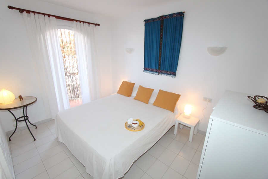 Charmerende sydvendt lejlighed med privat pool i East Nerja