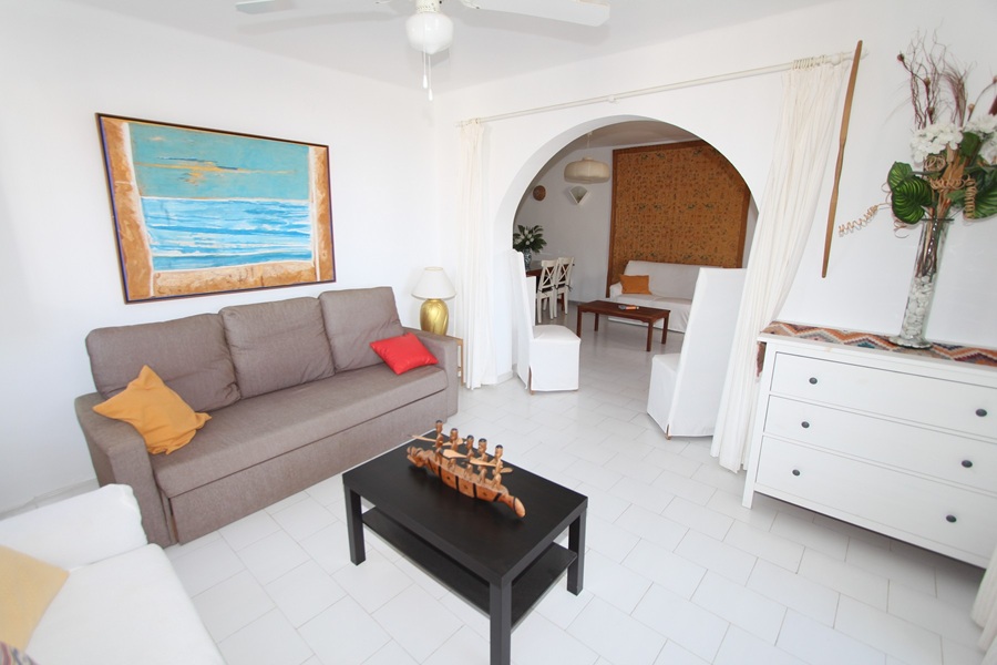 Charmerende sydvendt lejlighed med privat pool i East Nerja