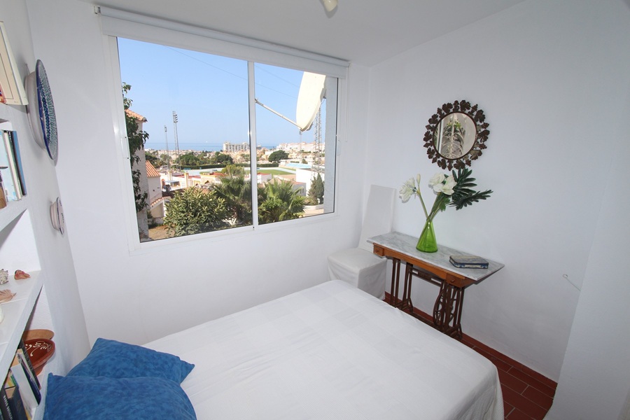 Charmerende sydvendt lejlighed med privat pool i East Nerja