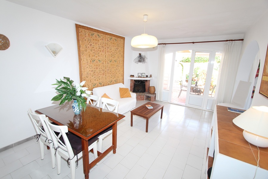 Charmerende sydvendt lejlighed med privat pool i East Nerja