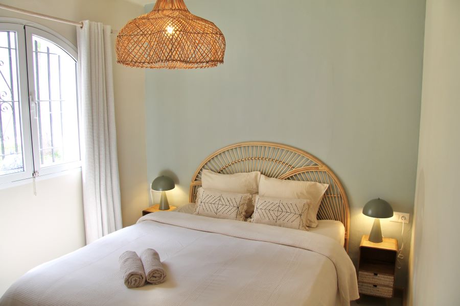 Fantastisk stuga med havsutsikt från den rymliga balkongen, bara sex minuters promenad från Burriana-stranden, Nerja.