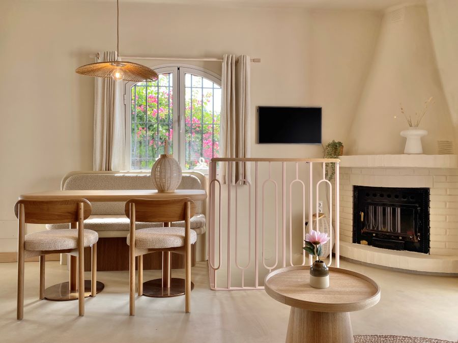 Fantastisk stuga med havsutsikt från den rymliga balkongen, bara sex minuters promenad från Burriana-stranden, Nerja.