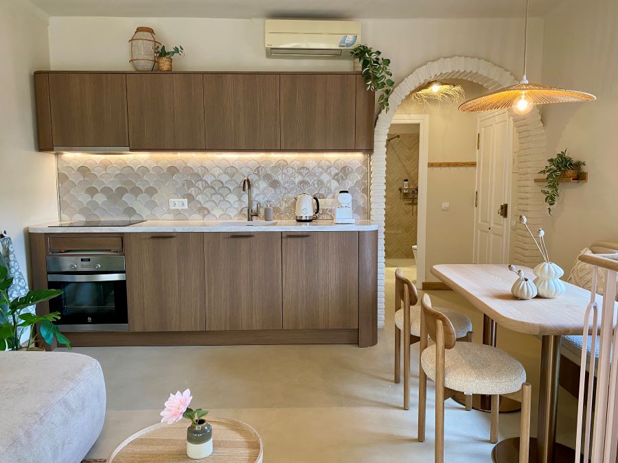 Fantastisk stuga med havsutsikt från den rymliga balkongen, bara sex minuters promenad från Burriana-stranden, Nerja.