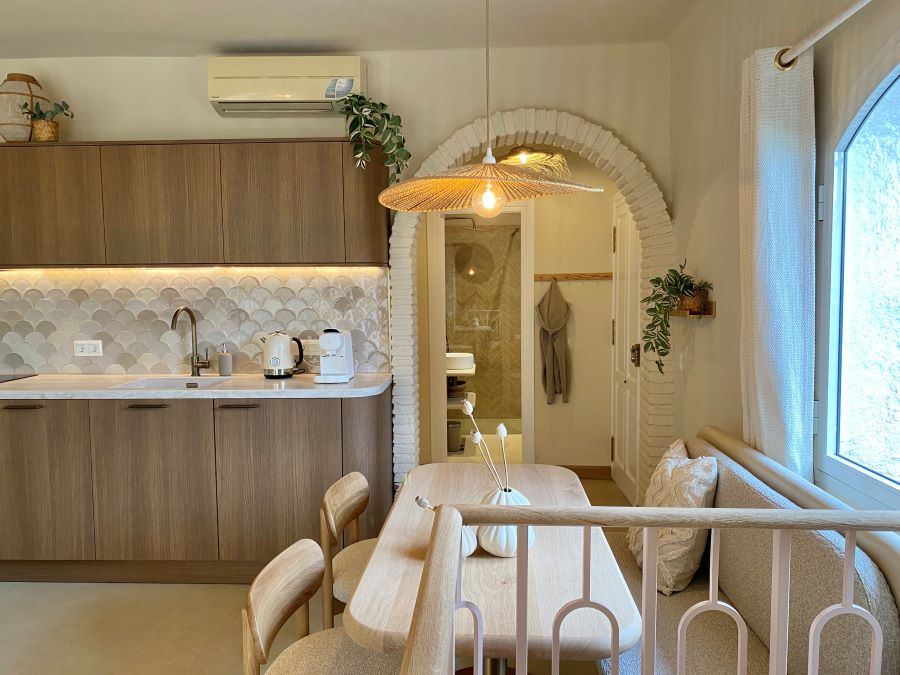 Fantastisk stuga med havsutsikt från den rymliga balkongen, bara sex minuters promenad från Burriana-stranden, Nerja.