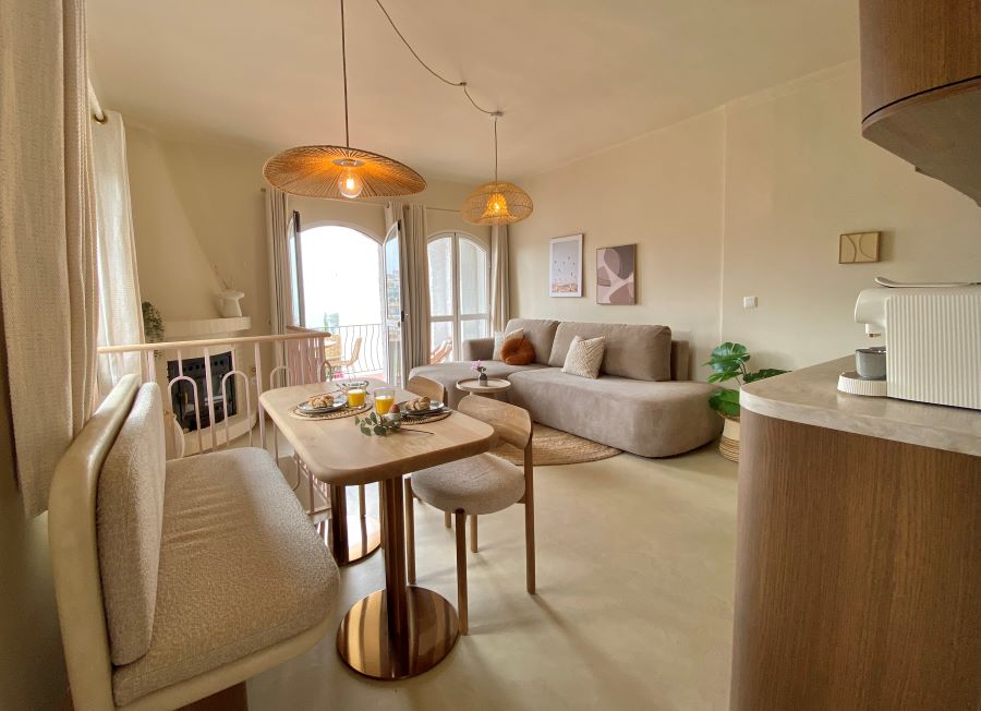 Fantastisk stuga med havsutsikt från den rymliga balkongen, bara sex minuters promenad från Burriana-stranden, Nerja.