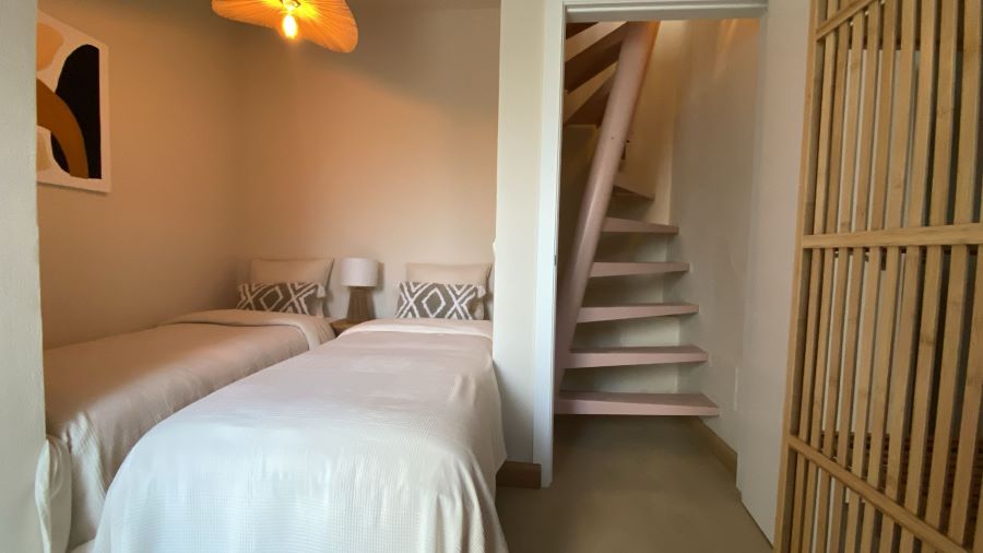 Fantastisk stuga med havsutsikt från den rymliga balkongen, bara sex minuters promenad från Burriana-stranden, Nerja.