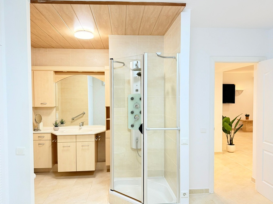 Villa med privat pool i Torrox Costa (El Peñoncillo) med havsutsikt.