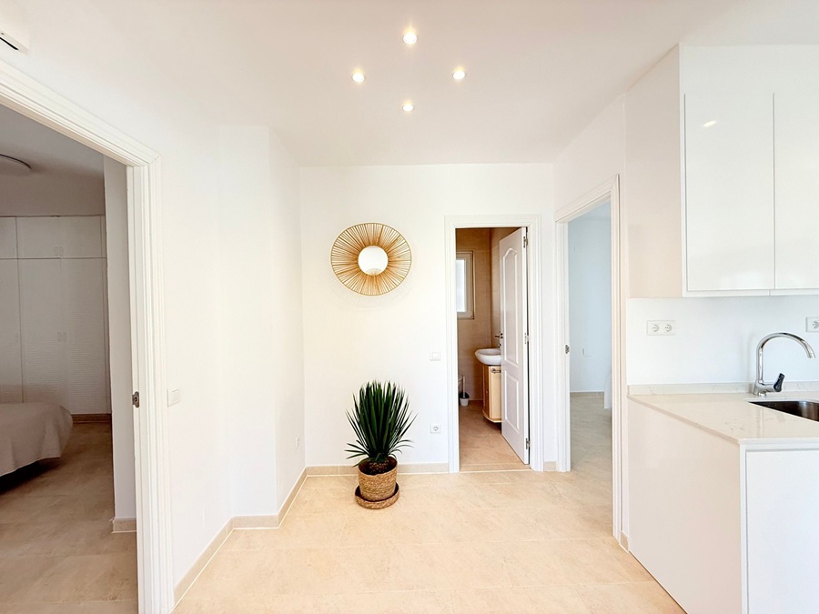 Villa med privat pool i Torrox Costa (El Peñoncillo) med havsutsikt.