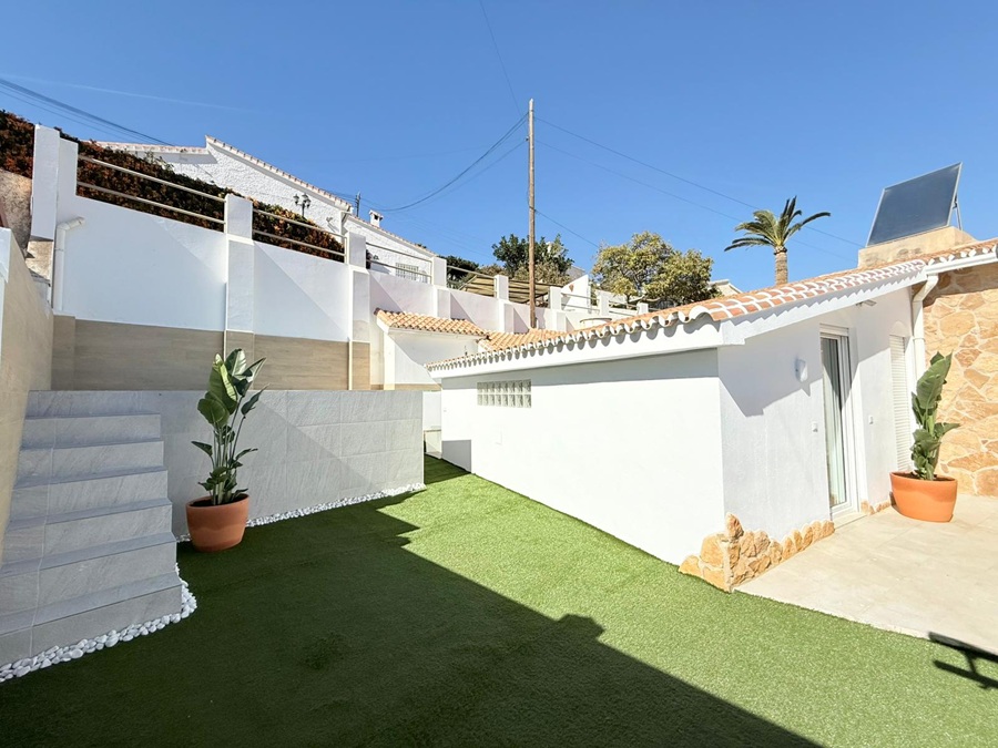 Villa med privat pool i Torrox Costa (El Peñoncillo) med havsutsikt.