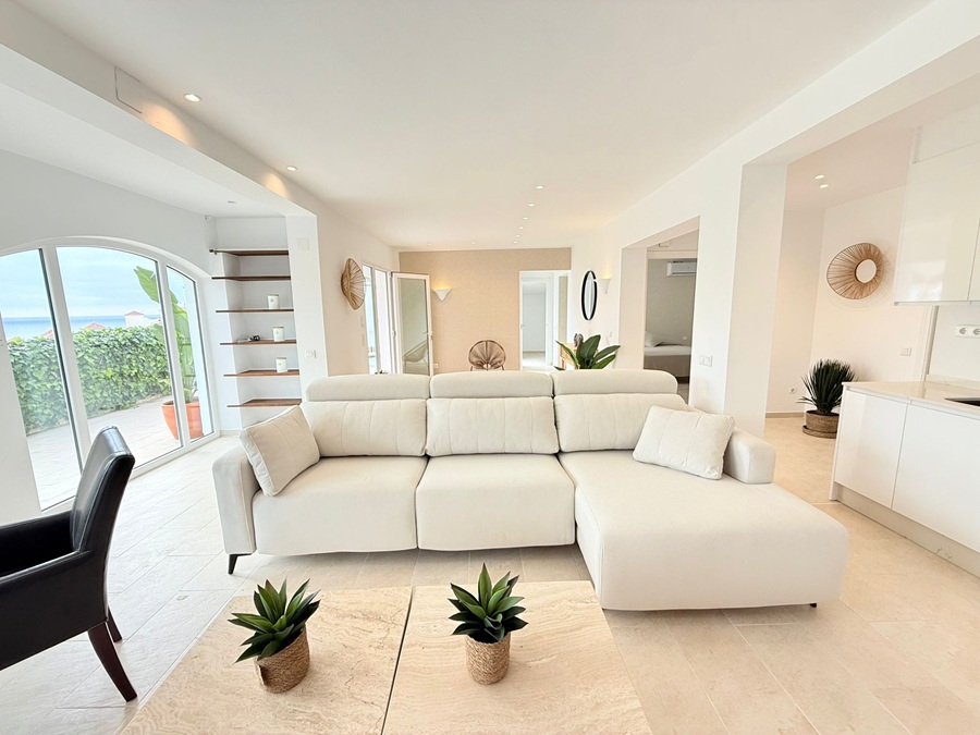 Villa med privat pool i Torrox Costa (El Peñoncillo) med havsutsikt.