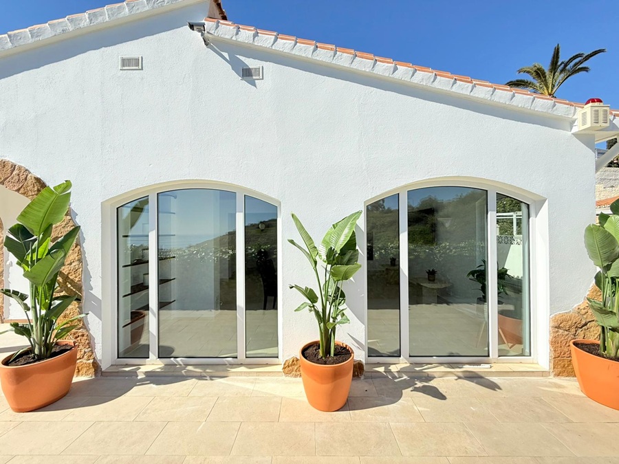 Villa med privat pool i Torrox Costa (El Peñoncillo) med havsutsikt.