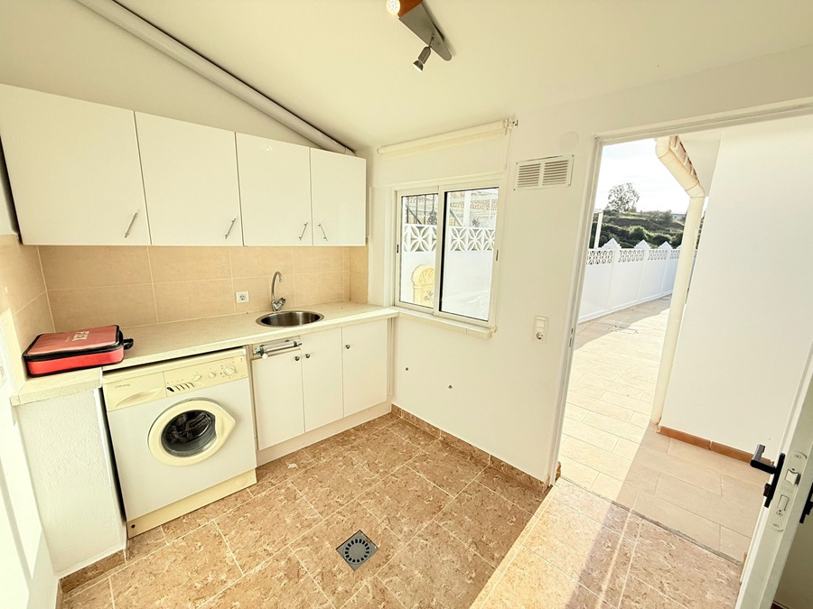 Villa med privat pool i Torrox Costa (El Peñoncillo) med havsutsikt.