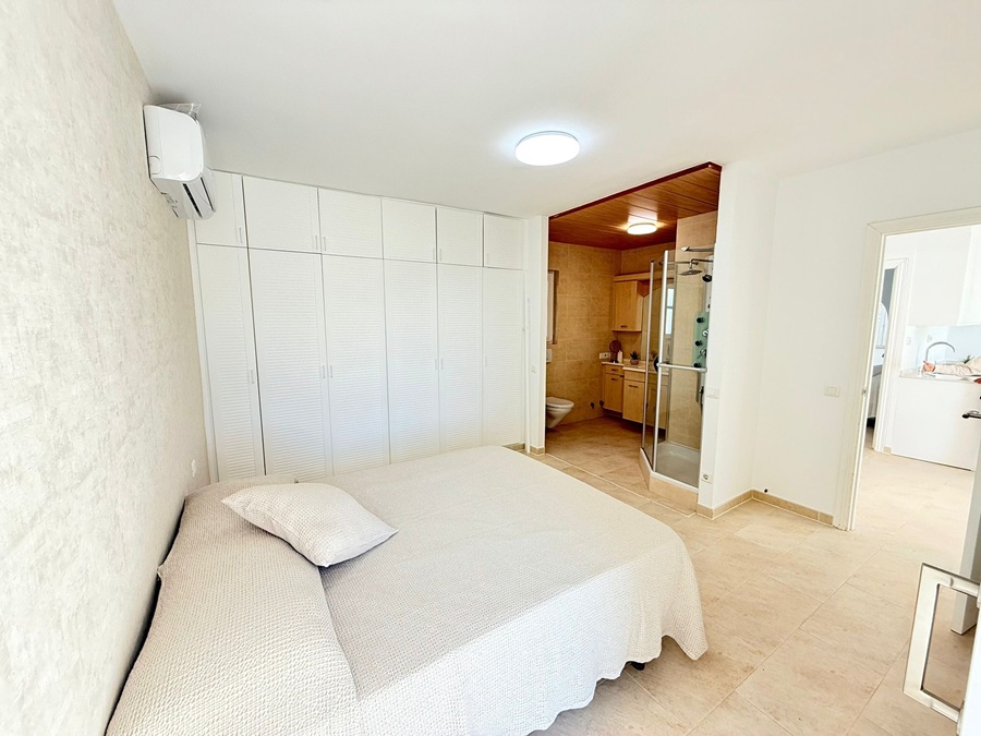 Villa med privat pool i Torrox Costa (El Peñoncillo) med havsutsikt.