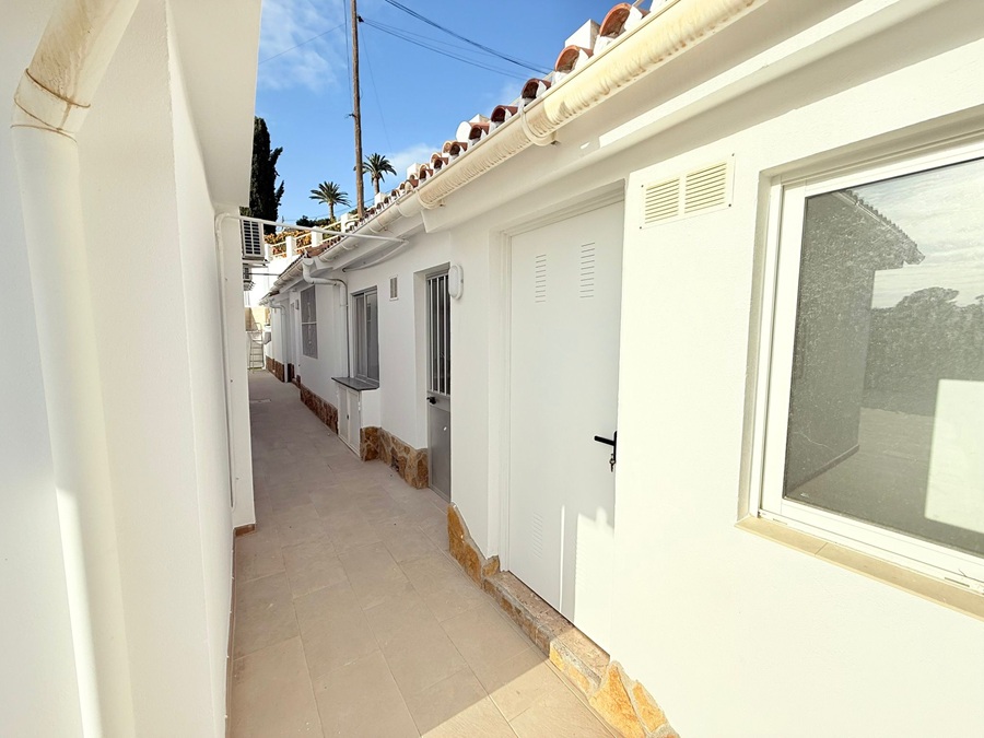 Villa med privat pool i Torrox Costa (El Peñoncillo) med havsutsikt.