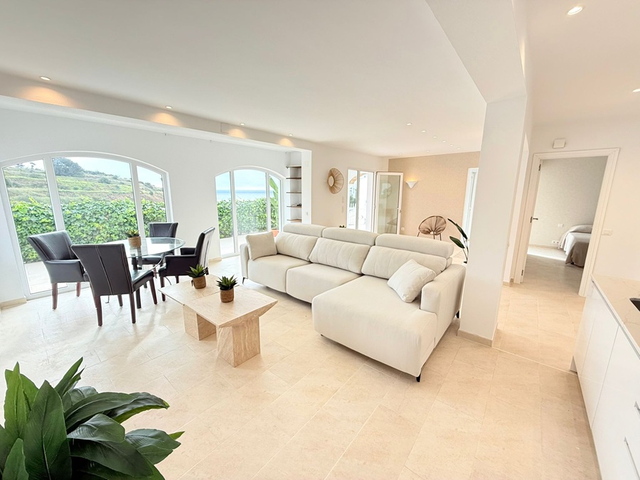 Villa med privat pool i Torrox Costa (El Peñoncillo) med havsutsikt.