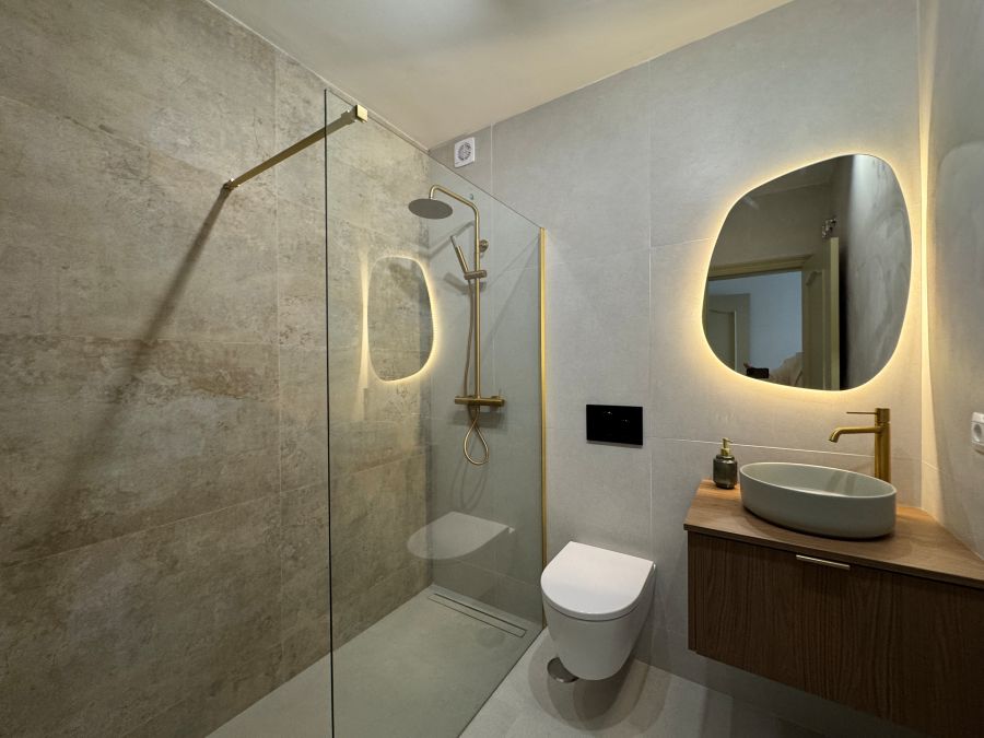 Vakkert renovert leilighet med havutsikt i Nerja