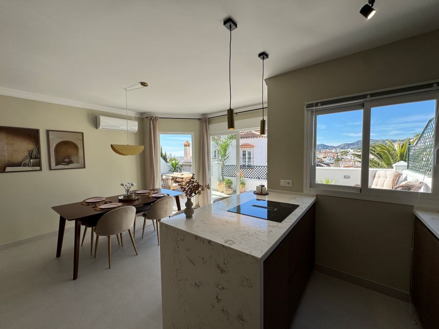 Vakkert renovert leilighet med havutsikt i Nerja