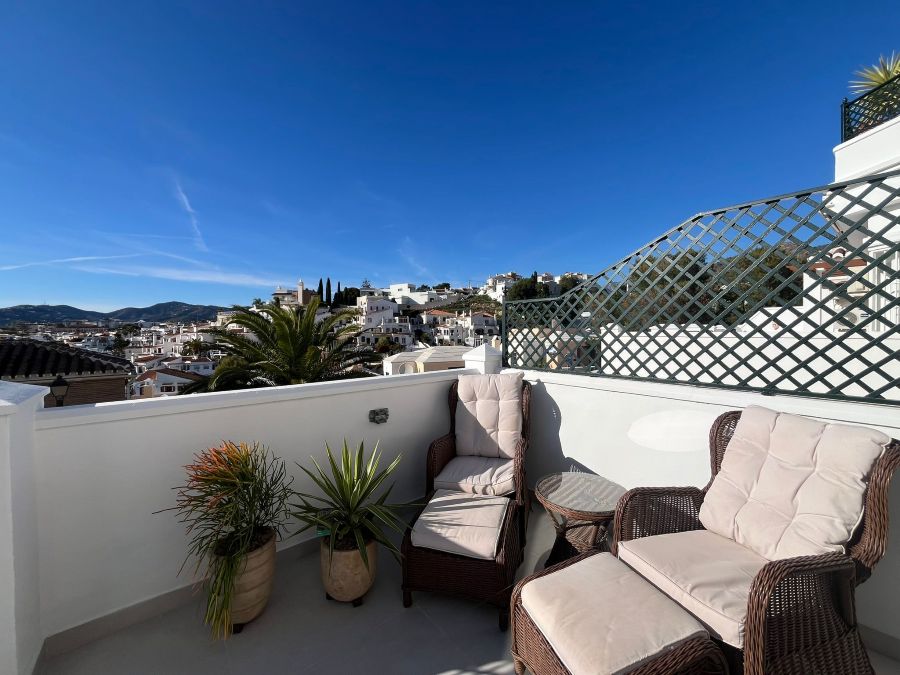 Vakkert renovert leilighet med havutsikt i Nerja