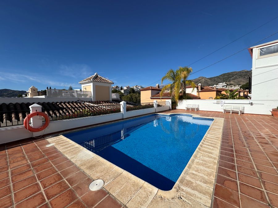 Vakkert renovert leilighet med havutsikt i Nerja