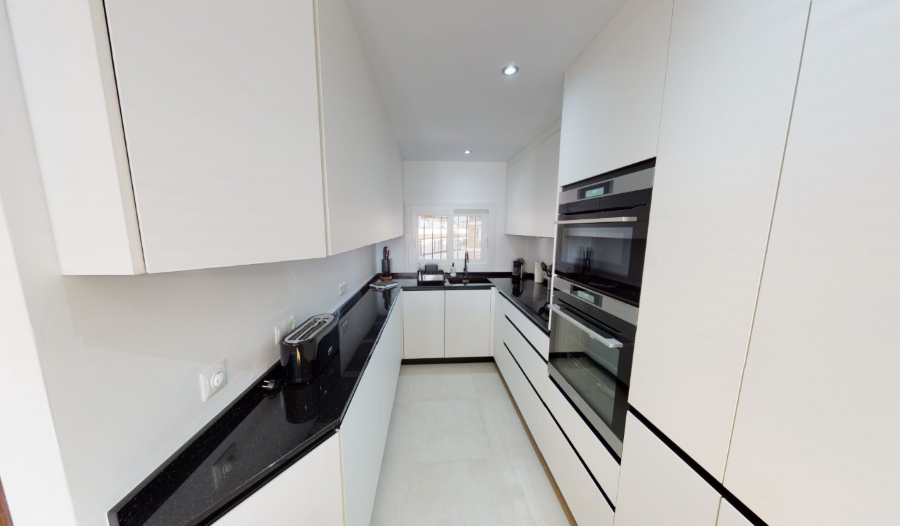 Apartamento moderno con vistas al mar en urbanización Verde Mar, Nerja