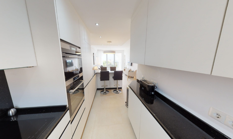 Apartamento moderno con vistas al mar en urbanización Verde Mar, Nerja