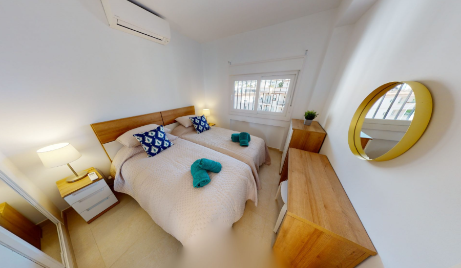 Apartamento moderno con vistas al mar en urbanización Verde Mar, Nerja