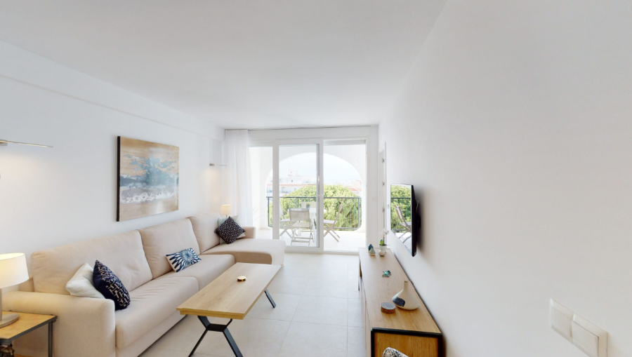 Apartamento moderno con vistas al mar en urbanización Verde Mar, Nerja