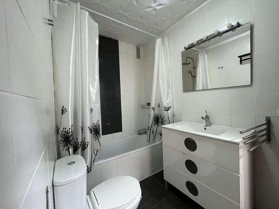 Leiligheten ligger i sentrum av Nerja, bare 5 minutters gange fra Balcón de Europa og strendene.