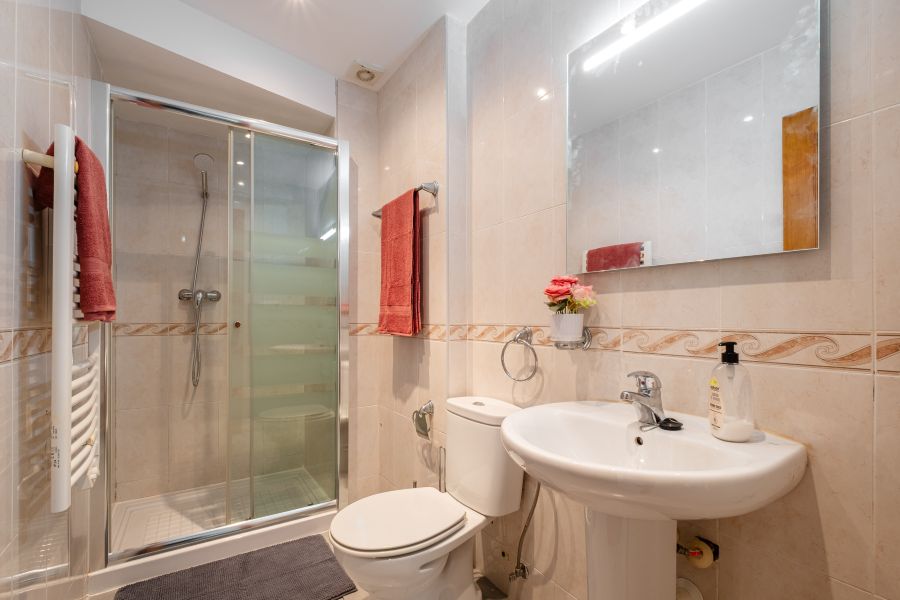 Comfortable ground floor apartment, located just a few minutes walk from the well-known Burriana beach.