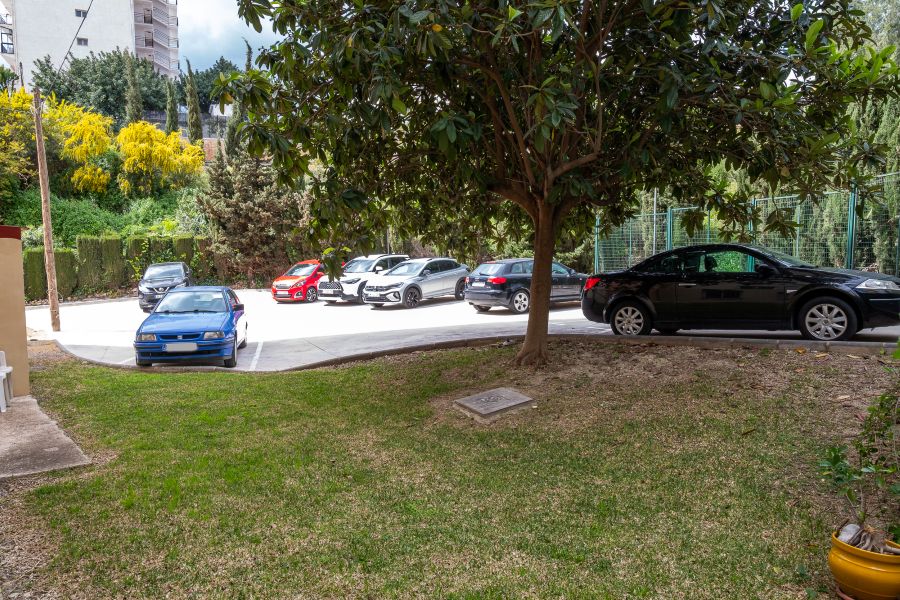 Comfortable ground floor apartment, located just a few minutes walk from the well-known Burriana beach.