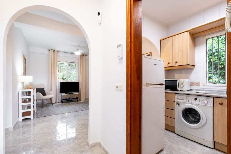 Comfortable ground floor apartment, located just a few minutes walk from the well-known Burriana beach.