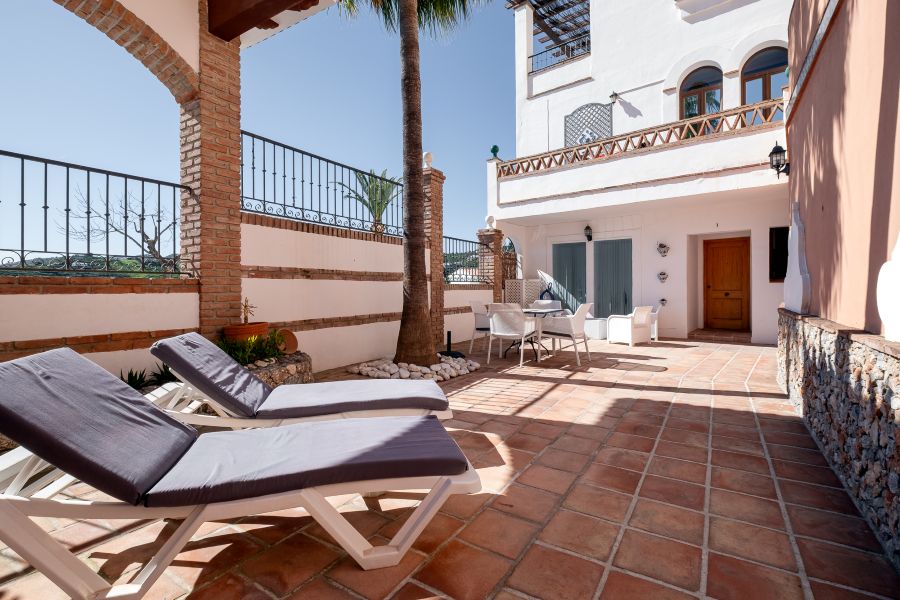Apartment in the center of Frigiliana with communal pool.