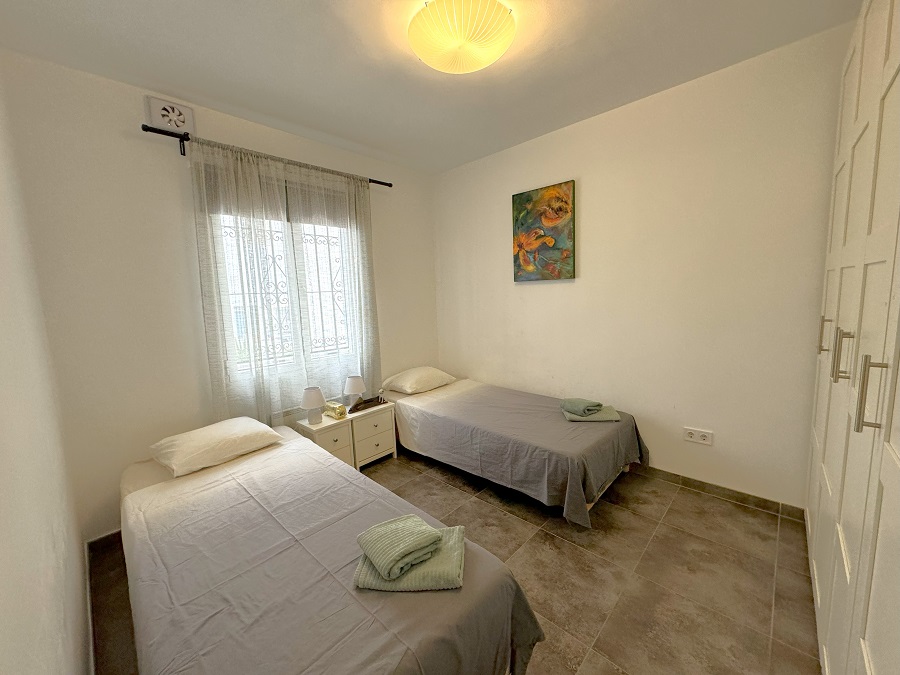 Renoverat hus med takterrass, panoramautsikt över havet och bergen samt separat lägenhet under huset