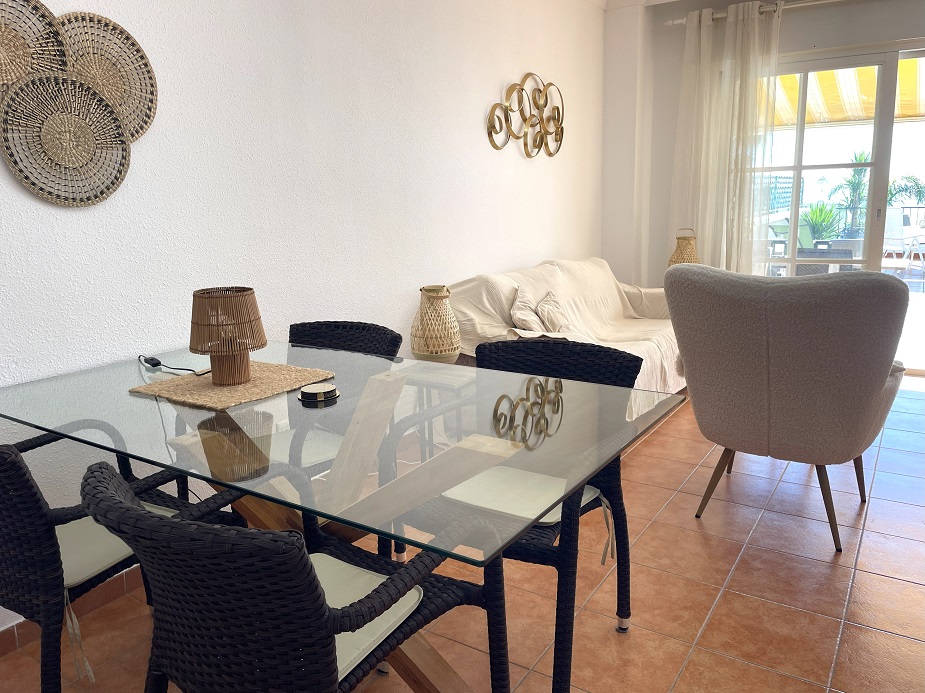 Vacker lägenhet på första linjen Burriana Beach i Nerja
