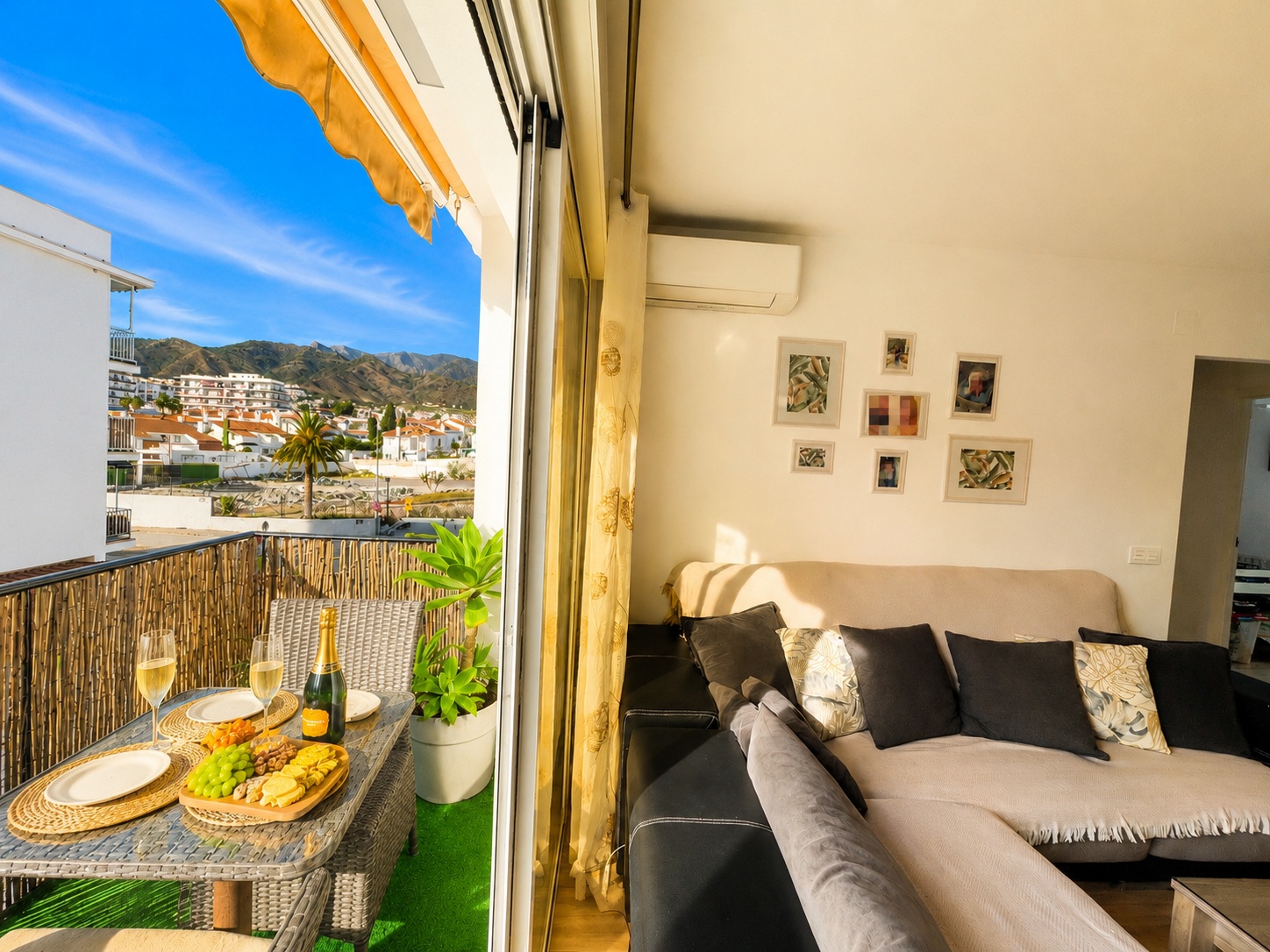 Rymlig lägenhet i området Parador de Nerja, bara några minuters promenad från stranden och centrum av Nerja